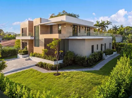 $7,295,000 | 4430 Nautilus Drive, Miami Beach, FL 33140