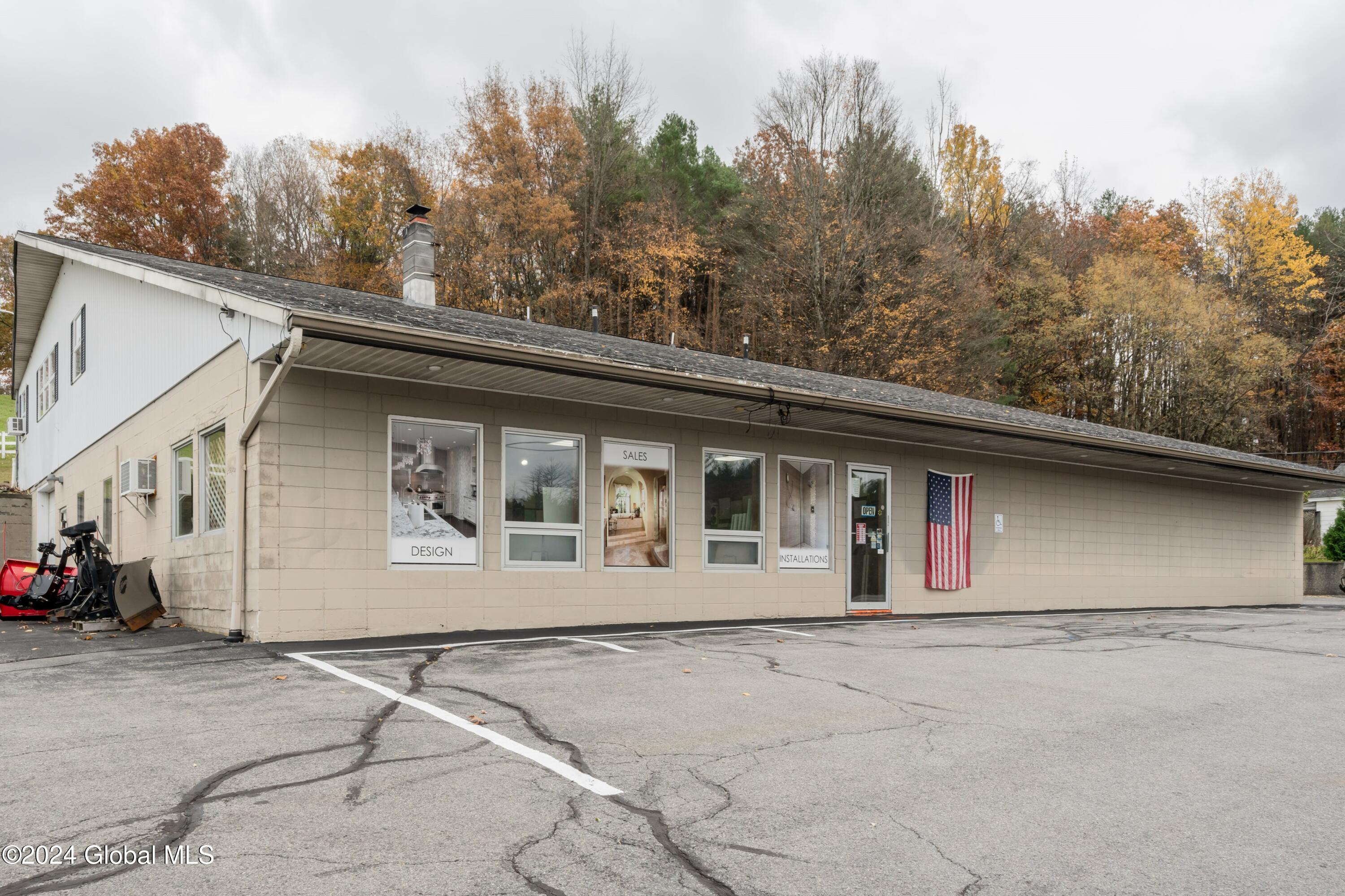 1118 Middleline Road Ballston Spa, NY 12020 - Photo 2 of 34 DSC04600
