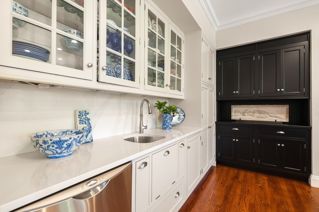 314 Dartmouth Street, Unit B Boston, MA 02116 - Photo 16 of 34 a kitchen with stainless steel appliances granite countertop a sink and cabinets