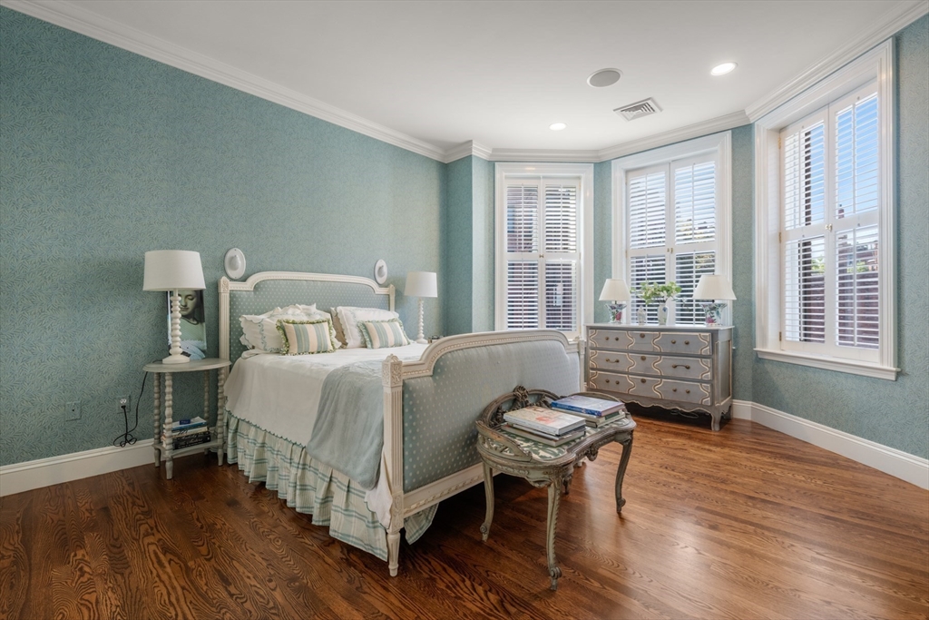 314 Dartmouth Street, Unit B Boston, MA 02116 - Photo 26 of 34 a bedroom with a bed a table and wooden floor