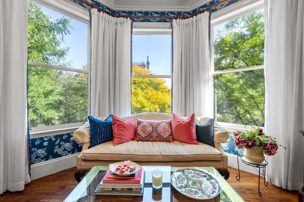 314 Dartmouth Street, Unit B Boston, MA 02116 - Photo 10 of 34 a outdoor living room with furniture and a window
