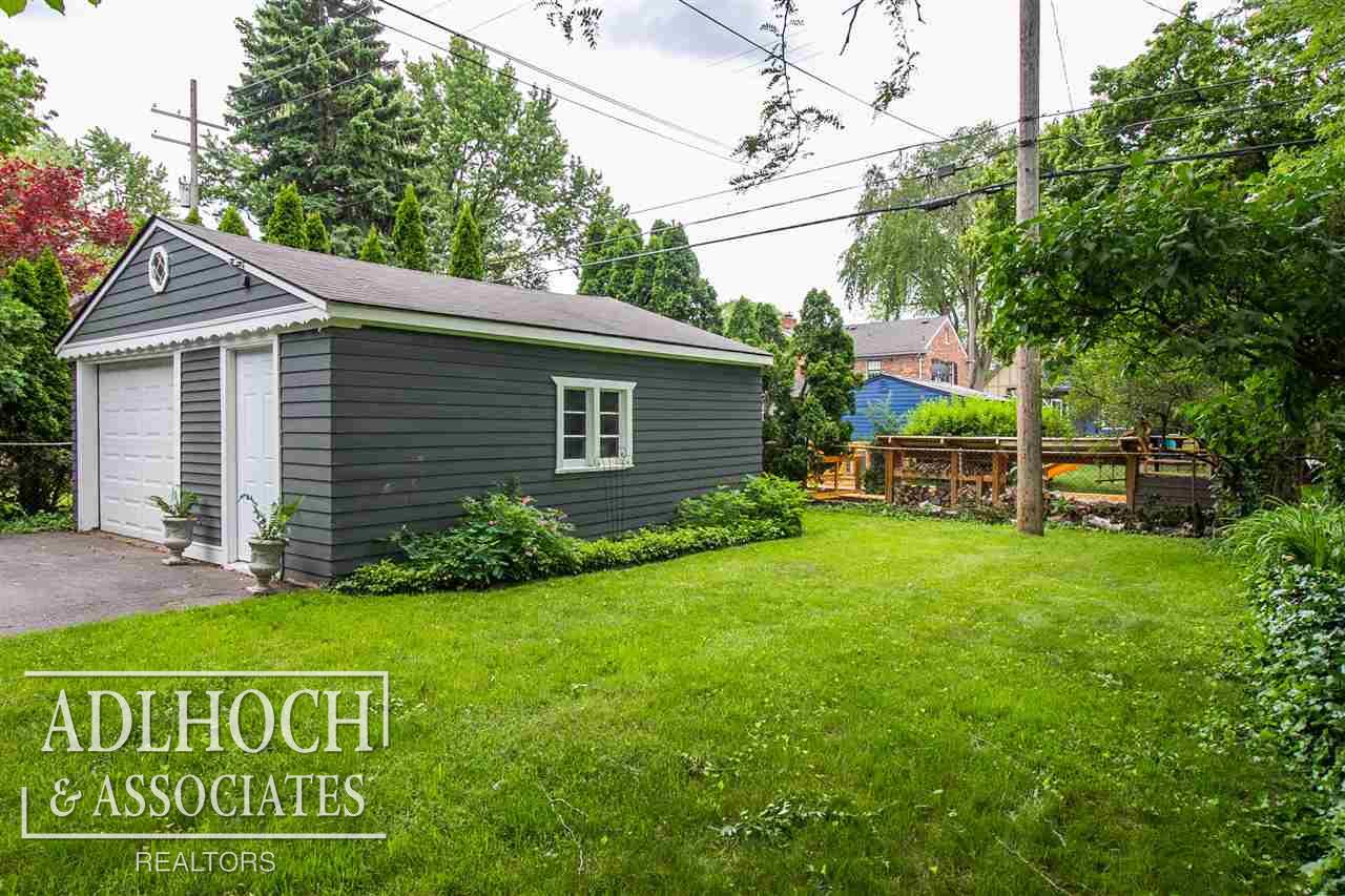 637 Fisher Road Grosse Pointe, MI 48230 - Photo 25 of 27 50014318-33.JPG