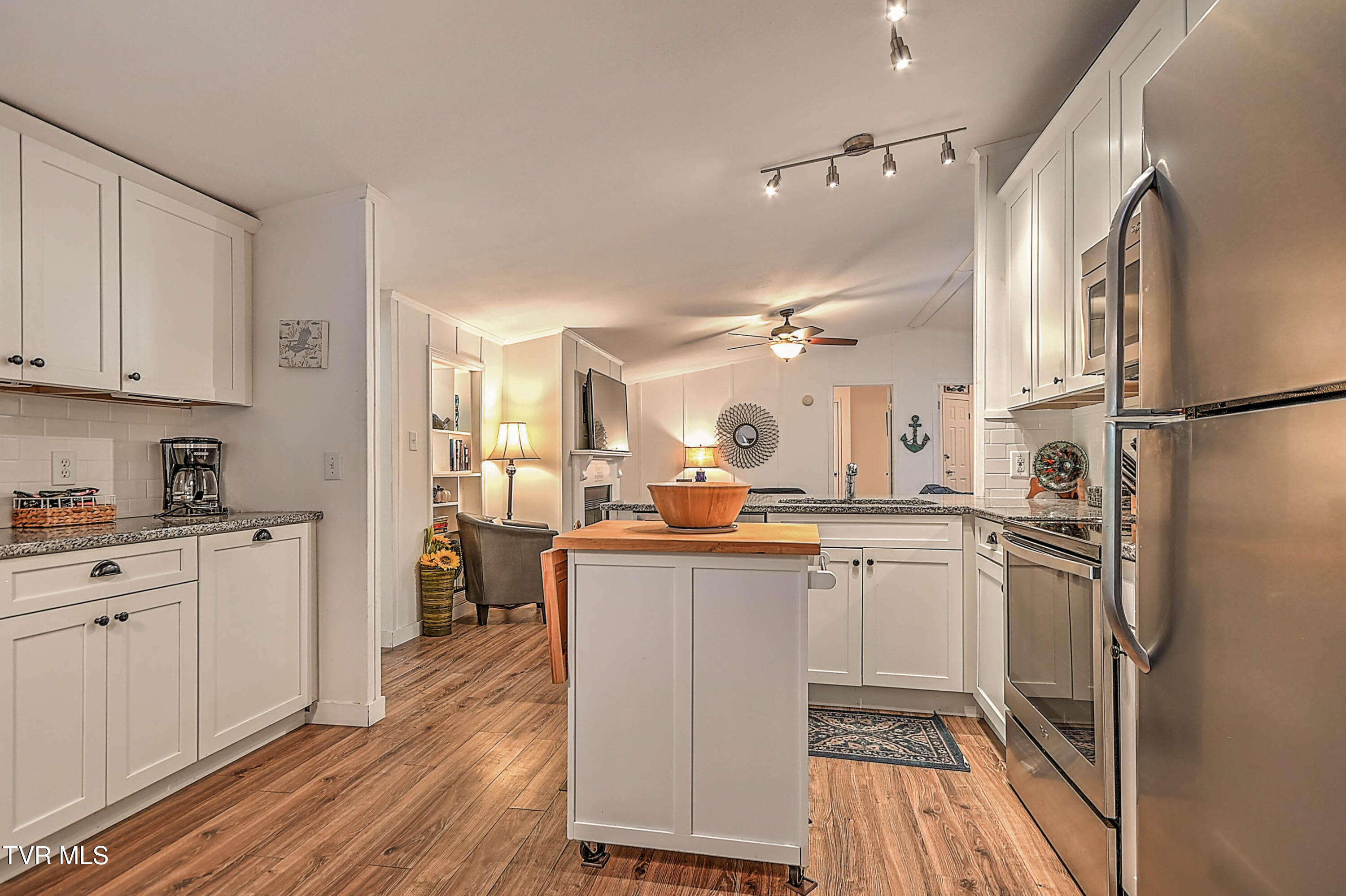 162 Lakeside Drive Butler, TN 37640 - Photo 13 of 45 162 Lakeside DST-16