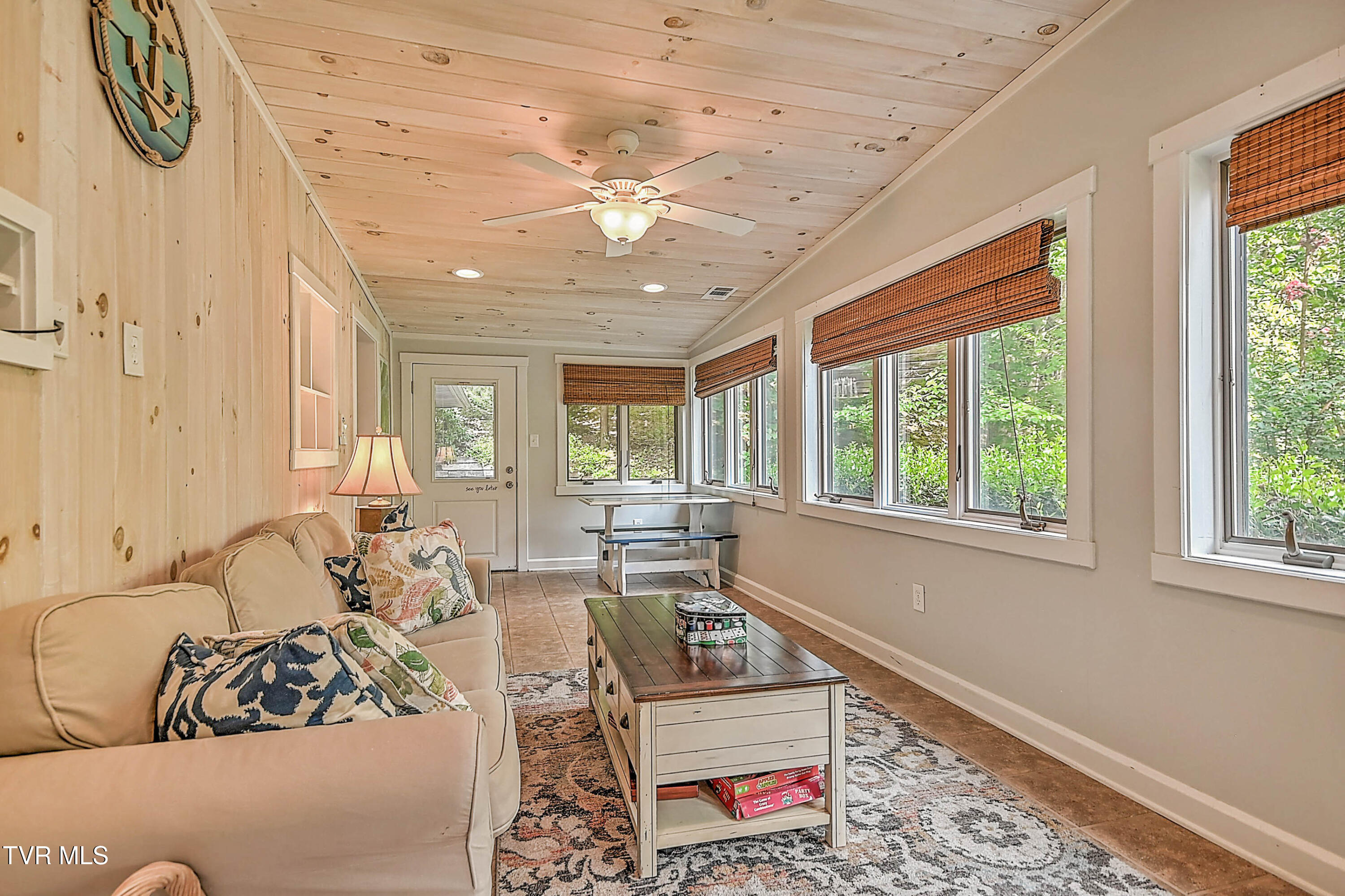 162 Lakeside Drive Butler, TN 37640 - Photo 20 of 45 162 Lakeside DST-23