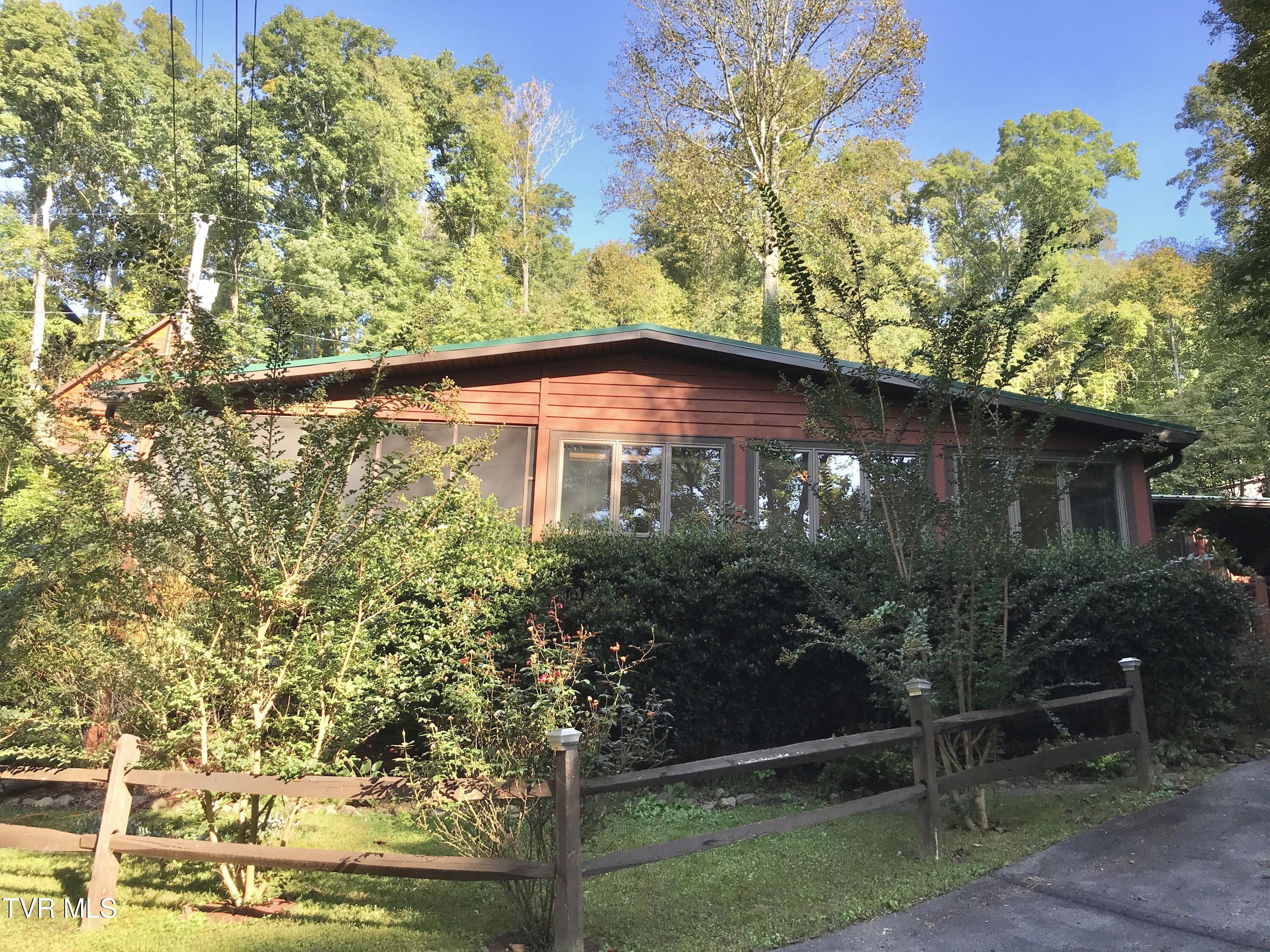 162 Lakeside Drive Butler, TN 37640 - Photo 2 of 45 IMG_3522