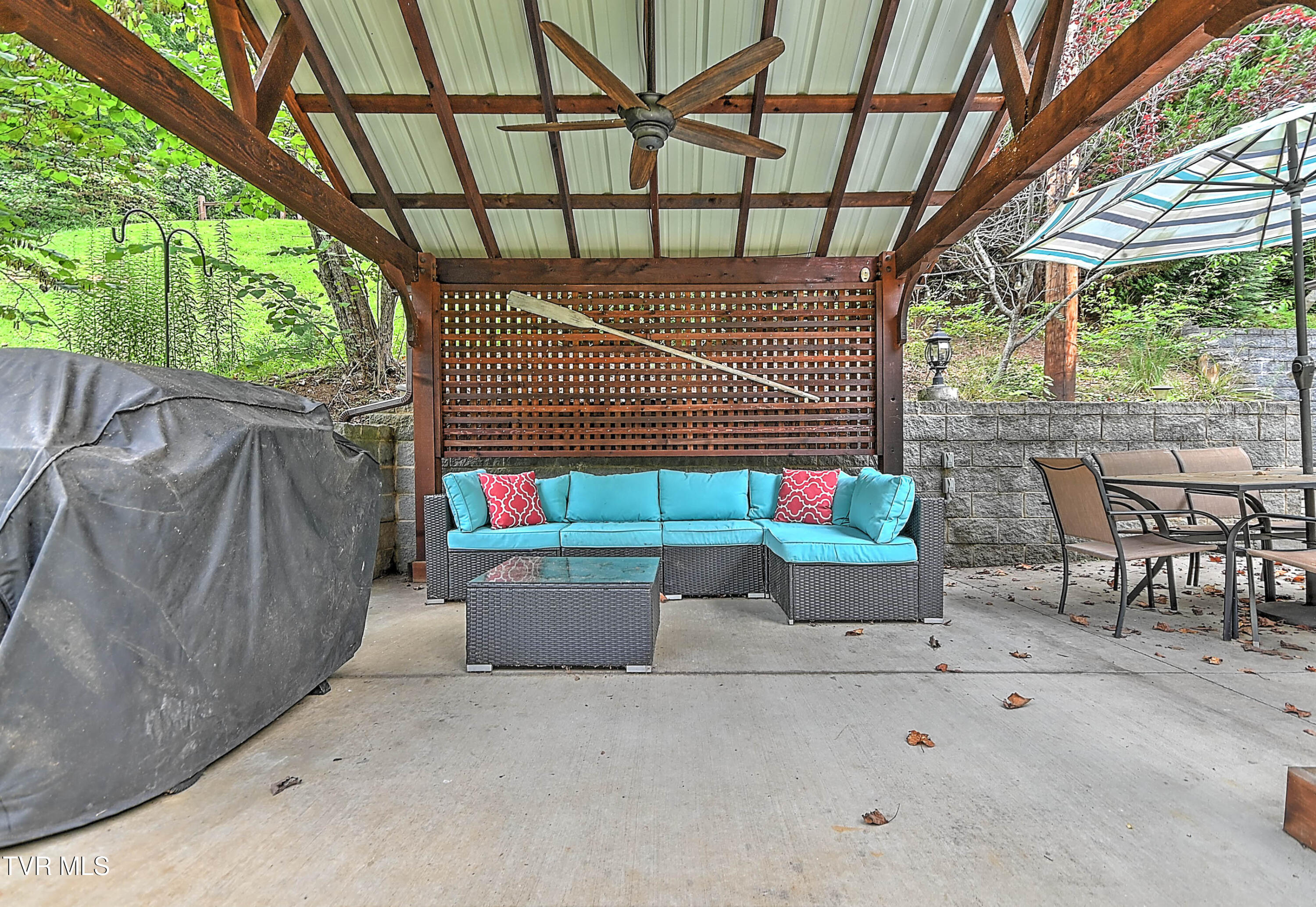 162 Lakeside Drive Butler, TN 37640 - Photo 37 of 45 162 Lakeside DST-40