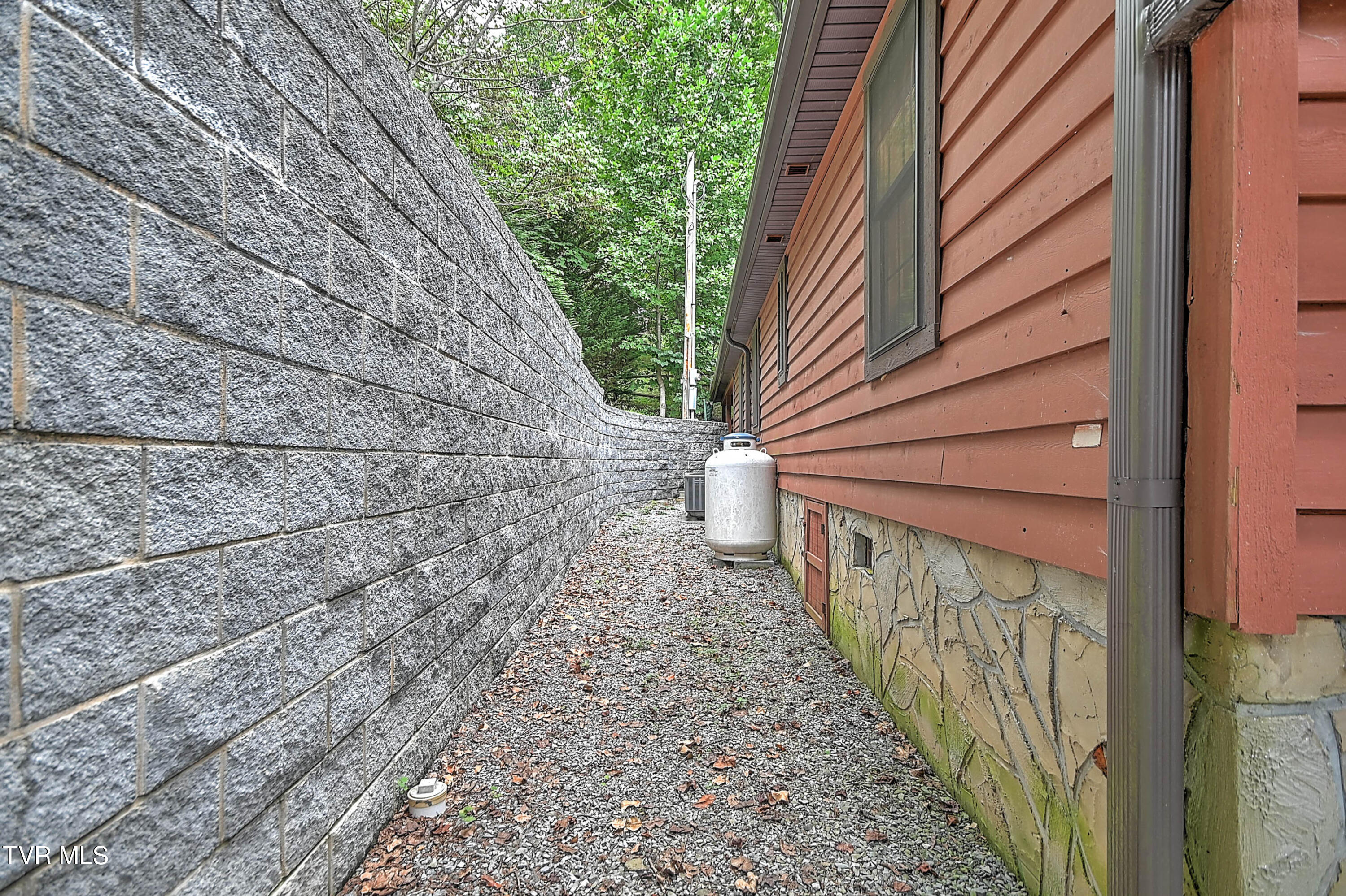 162 Lakeside Drive Butler, TN 37640 - Photo 40 of 45 162 Lakeside DST-43