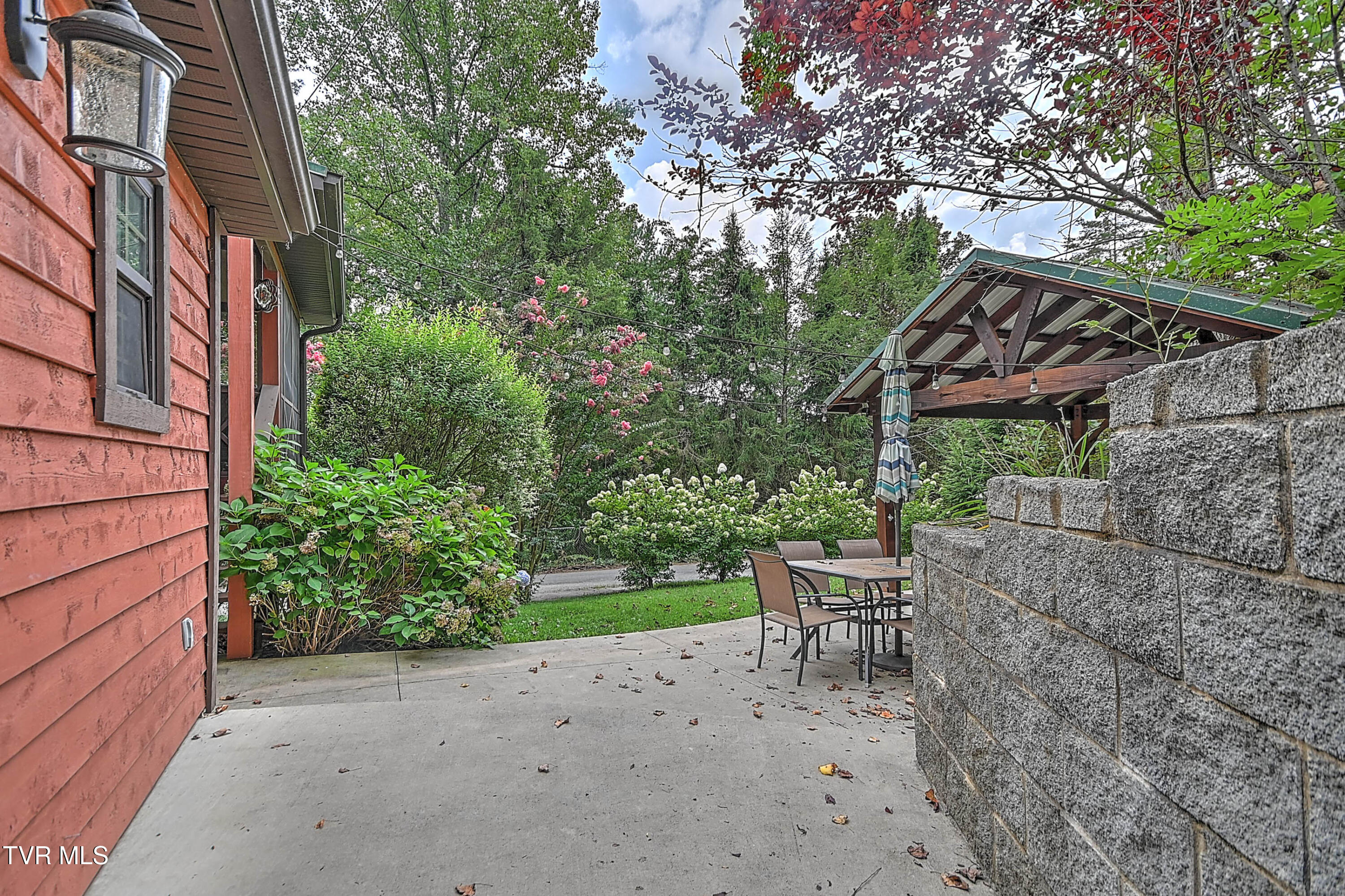 162 Lakeside Drive Butler, TN 37640 - Photo 41 of 45 162 Lakeside DST-44