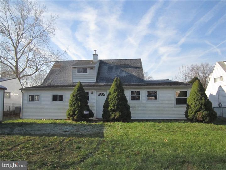 24 Margin Road Levittown, PA 19056 - Photo 2 of 8 Exterior Back