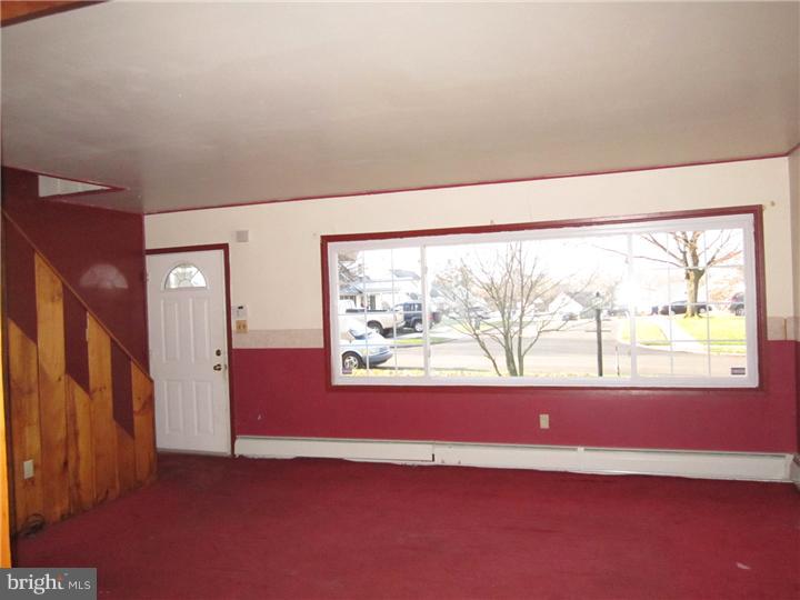 24 Margin Road Levittown, PA 19056 - Photo 3 of 8 Living Room