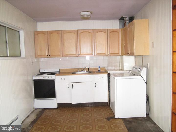 24 Margin Road Levittown, PA 19056 - Photo 4 of 8 Kitchen