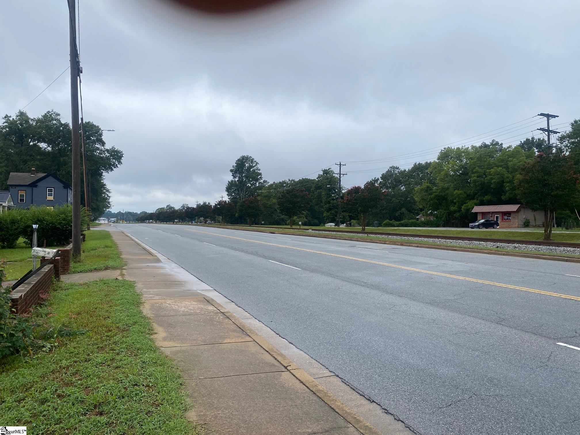 601 West Carolina Avenue Clinton, SC 29325 - Photo 2 of 9