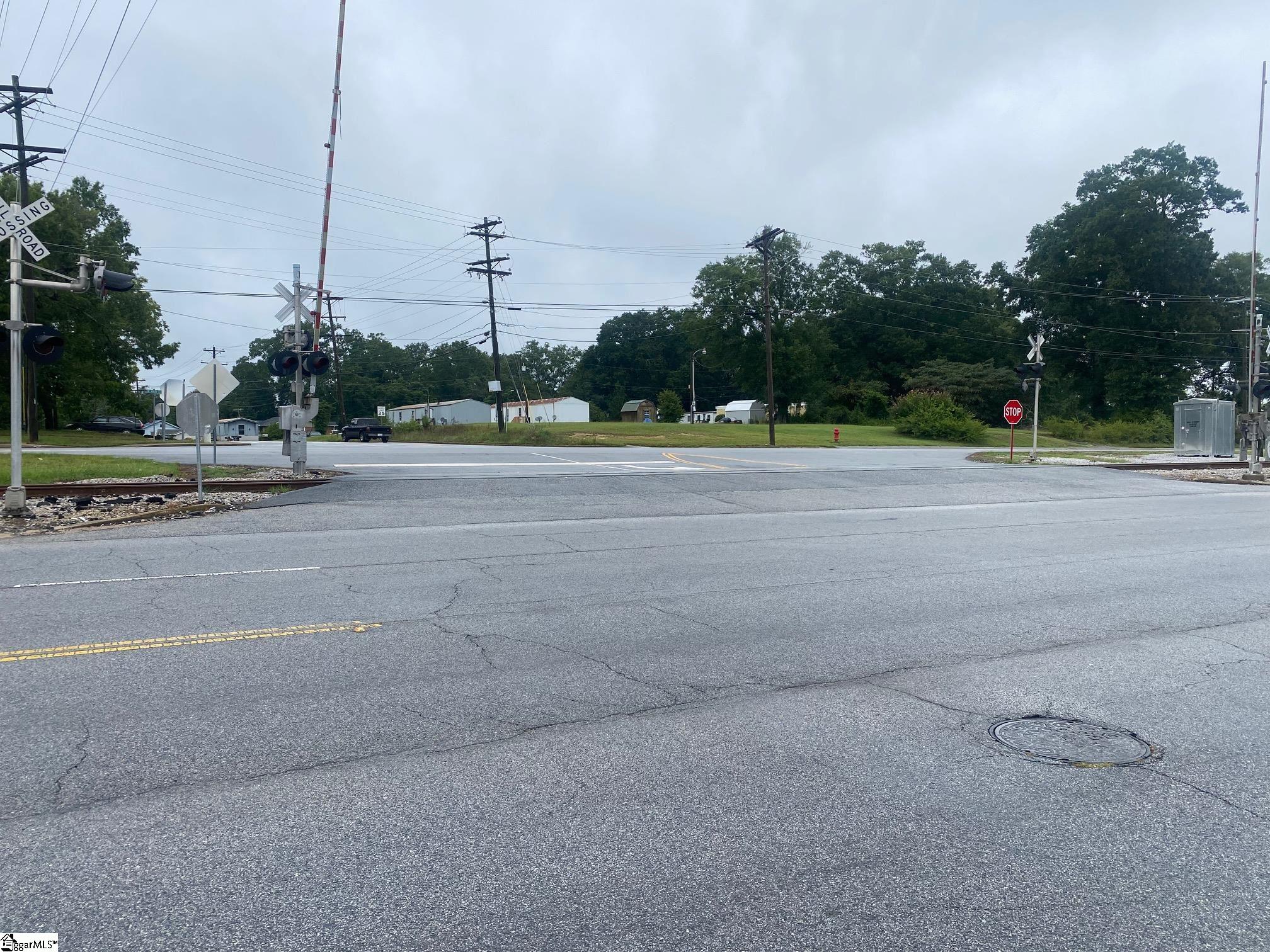 601 West Carolina Avenue Clinton, SC 29325 - Photo 4 of 9