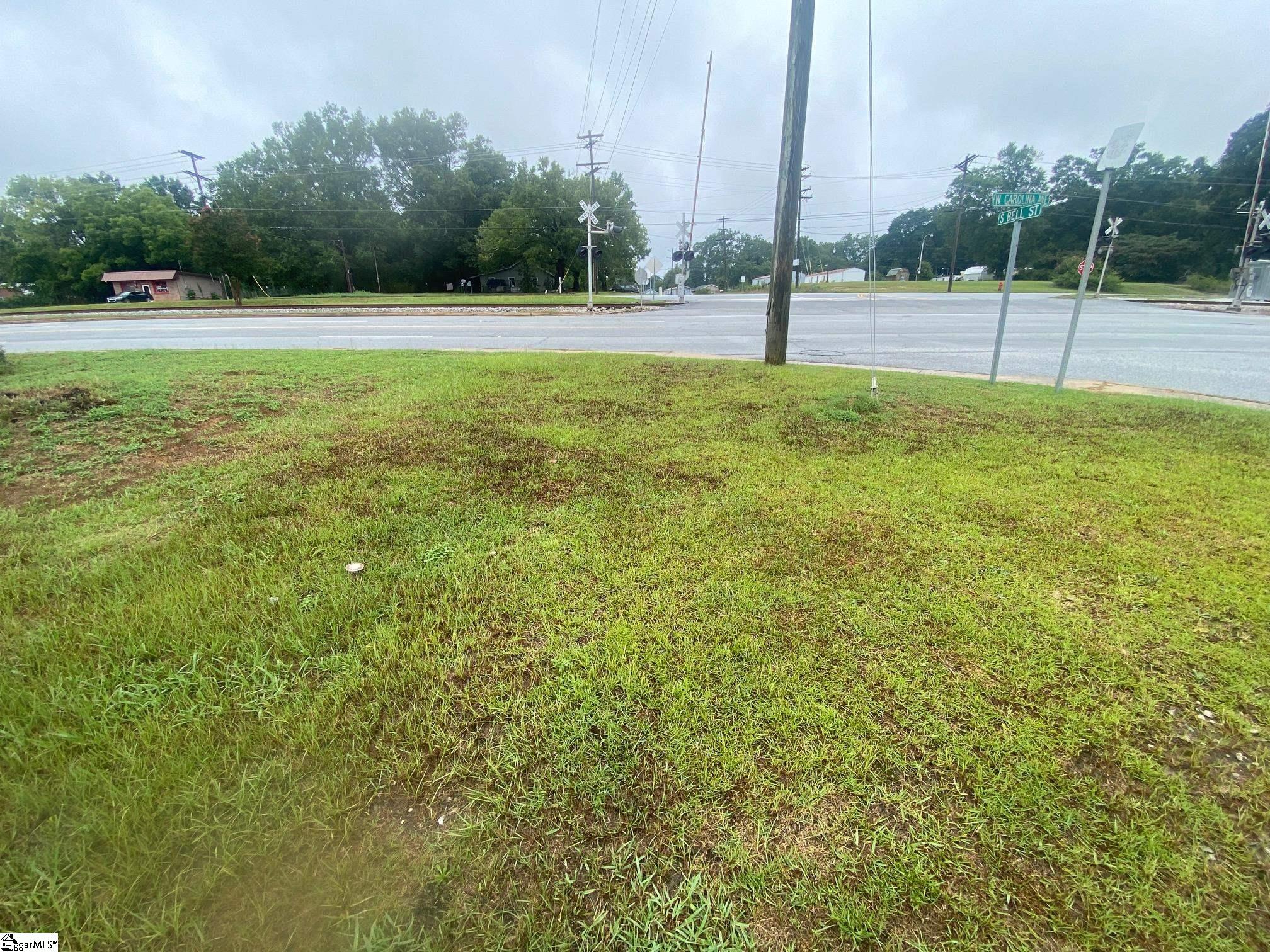 601 West Carolina Avenue Clinton, SC 29325 - Photo 6 of 9