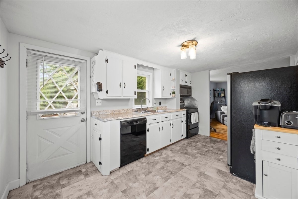 39 Hilltop Road Weymouth, MA 02191 - Photo 11 of 39 Gallery Image 11