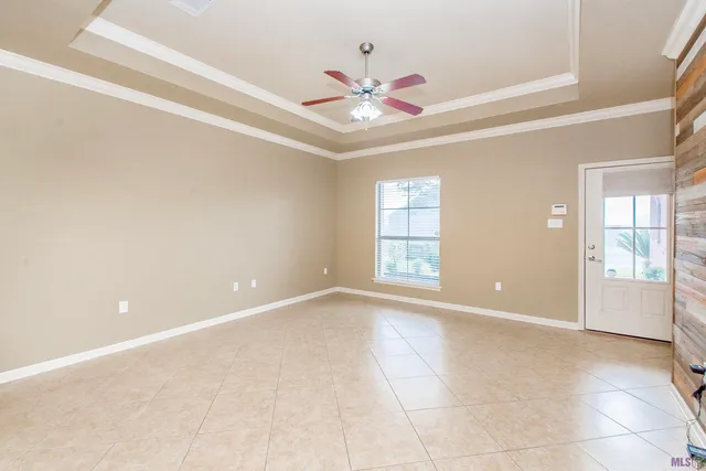 $2,100 | 15069 Creek Drive, Gonzales, LA 70737