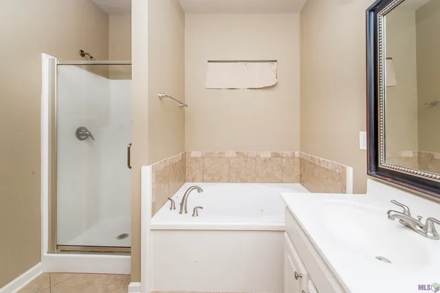 $2,100 | 15069 Creek Drive, Gonzales, LA 70737