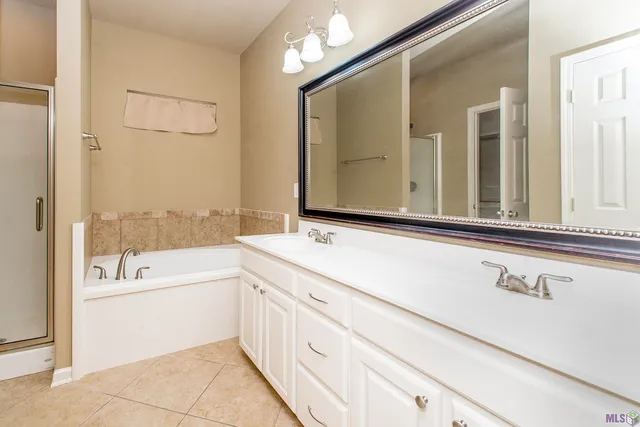 $2,100 | 15069 Creek Drive, Gonzales, LA 70737