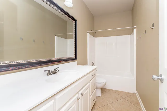 $2,100 | 15069 Creek Drive, Gonzales, LA 70737