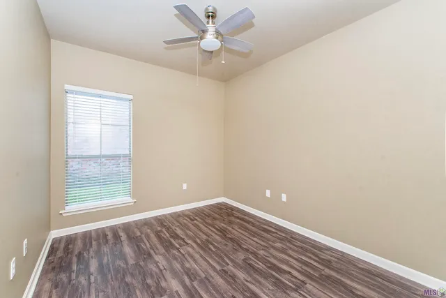 $2,100 | 15069 Creek Drive, Gonzales, LA 70737