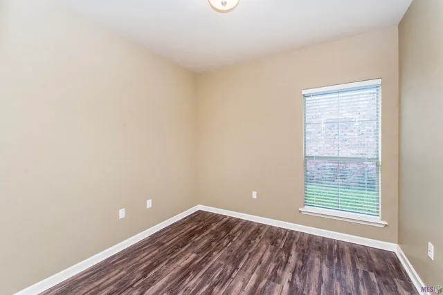 $2,100 | 15069 Creek Drive, Gonzales, LA 70737