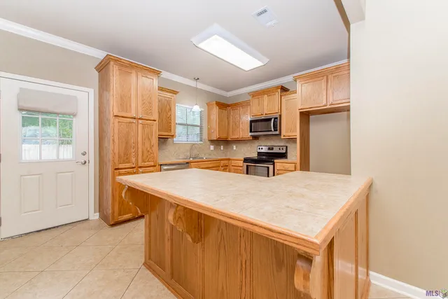 $2,100 | 15069 Creek Drive, Gonzales, LA 70737