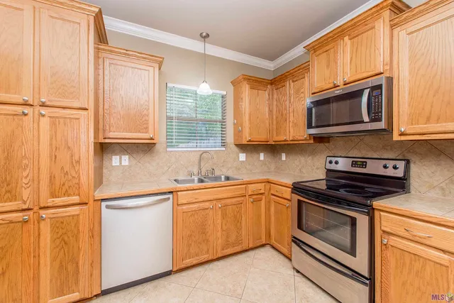 $2,100 | 15069 Creek Drive, Gonzales, LA 70737