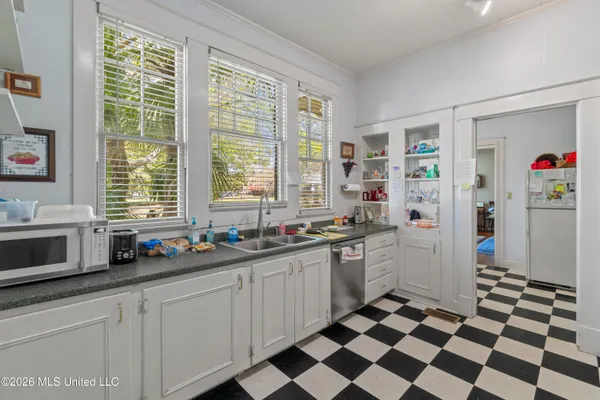 $349,500 | 410 4th Avenue, Hattiesburg, MS 39401