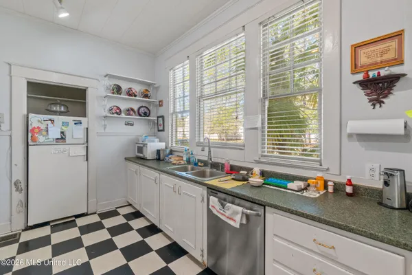 $349,500 | 410 4th Avenue, Hattiesburg, MS 39401