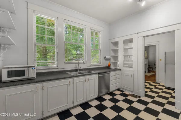 $349,500 | 410 4th Avenue, Hattiesburg, MS 39401