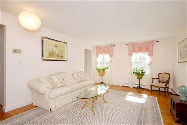 26 Reeves Road Bedford, MA 01730 - Photo 3 of 20 Gallery Image 3