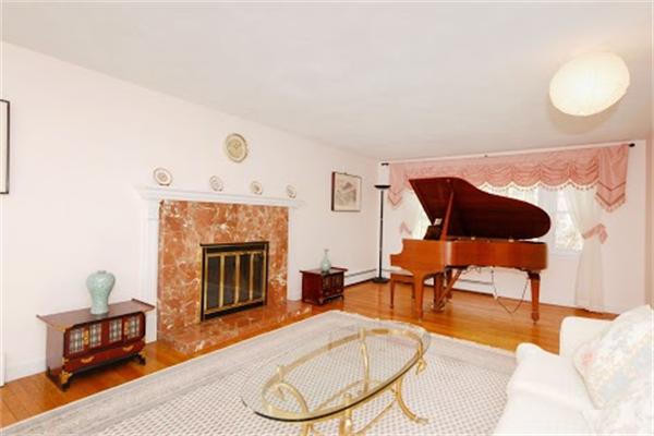 26 Reeves Road Bedford, MA 01730 - Photo 4 of 20 Gallery Image 4