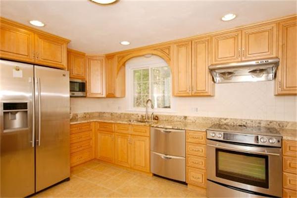 26 Reeves Road Bedford, MA 01730 - Photo 7 of 20 Gallery Image 7