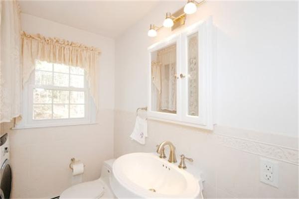 26 Reeves Road Bedford, MA 01730 - Photo 8 of 20 Gallery Image 8