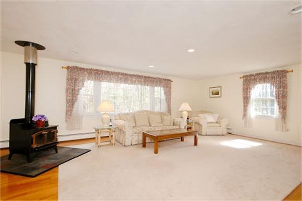 26 Reeves Road Bedford, MA 01730 - Photo 9 of 20 Gallery Image 9