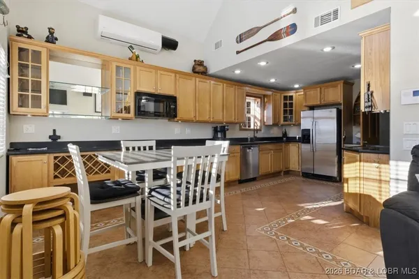 $569,900 | 410 Nichol Road, Edwards, MO 65326