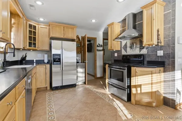 $569,900 | 410 Nichol Road, Edwards, MO 65326