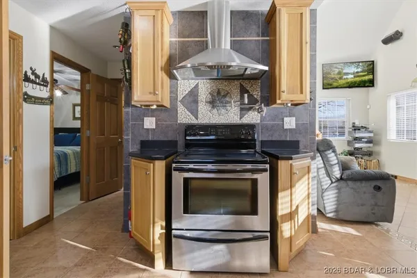 $569,900 | 410 Nichol Road, Edwards, MO 65326