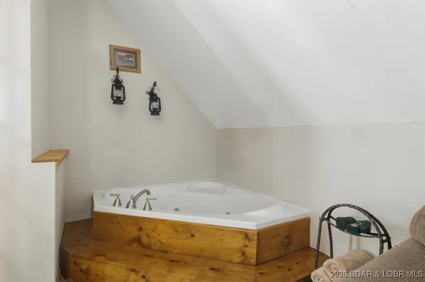 $569,900 | 410 Nichol Road, Edwards, MO 65326