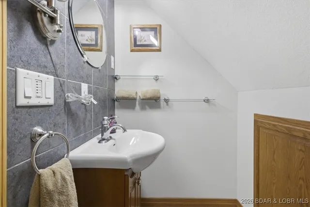 $569,900 | 410 Nichol Road, Edwards, MO 65326