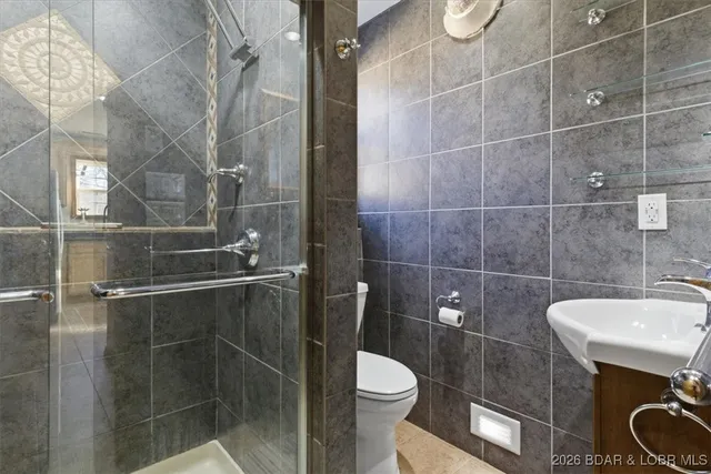 $569,900 | 410 Nichol Road, Edwards, MO 65326