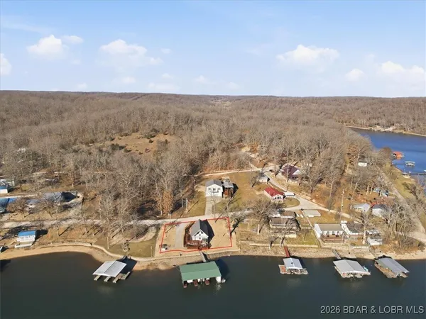 $569,900 | 410 Nichol Road, Edwards, MO 65326