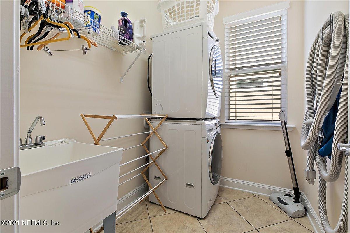 1663 Summerdown Way St. Johns, FL 32259 - Photo 18 of 36 17-Laundry Room