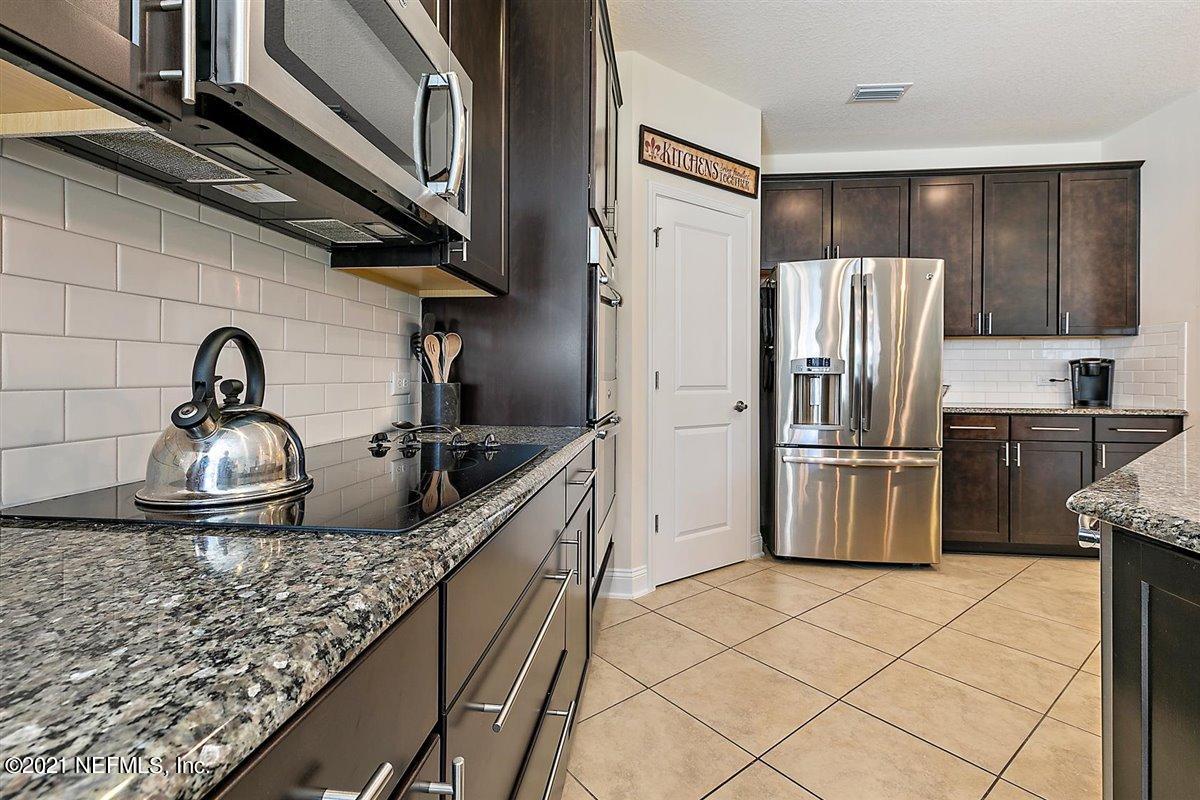 1663 Summerdown Way St. Johns, FL 32259 - Photo 9 of 36 08-Kitchen