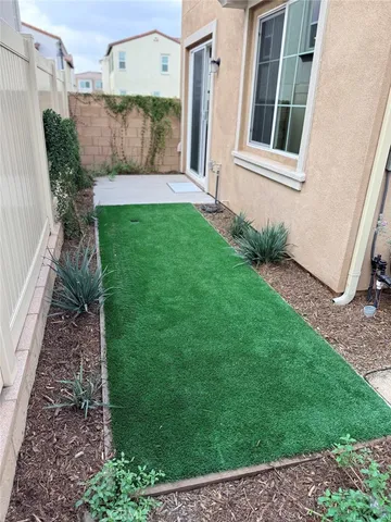 a view of back yard of the house