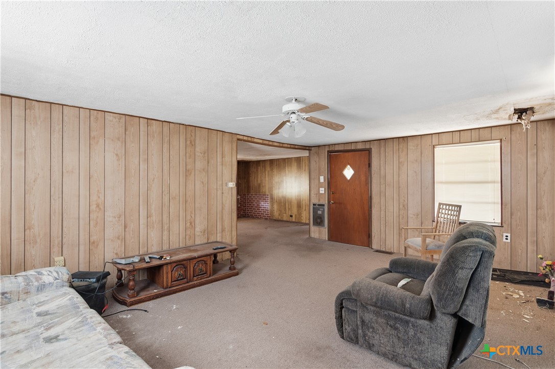 780 Oak Tree Road Seguin, TX 78155 - Photo 24 of 40 a view of a livingroom with furniture and windows