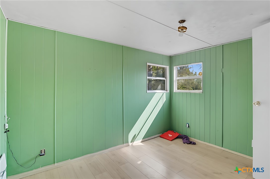 780 Oak Tree Road Seguin, TX 78155 - Photo 33 of 40 a bedroom with window and entryway