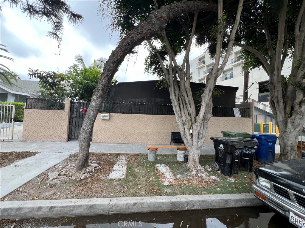 2524 Alsace Avenue Los Angeles, CA 90016 - Photo 2 of 2 a view of a yard with large trees