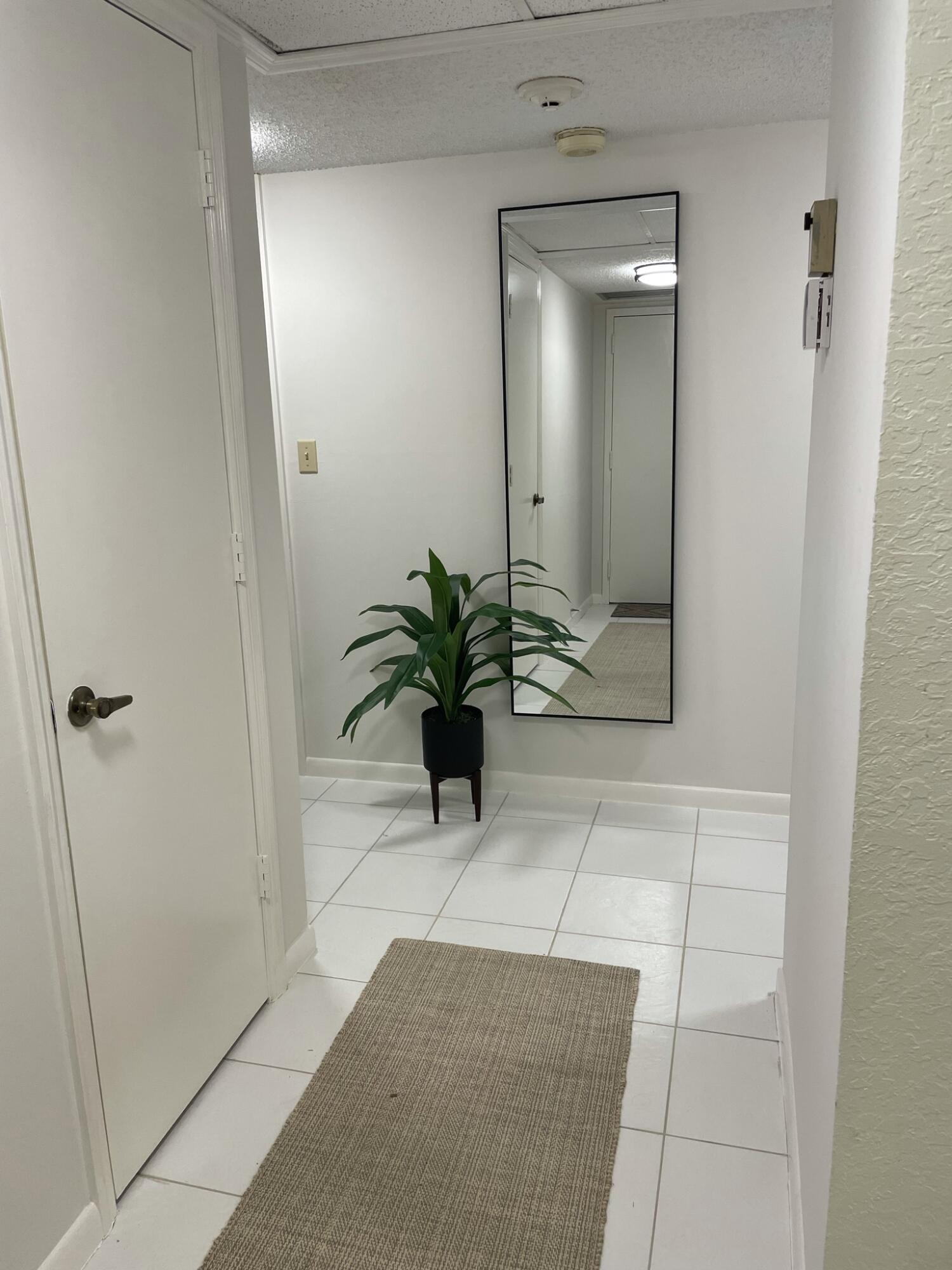 951 De Soto Road, Unit 127 Boca Raton, FL 33432 - Photo 6 of 26 Entryway Unit 127