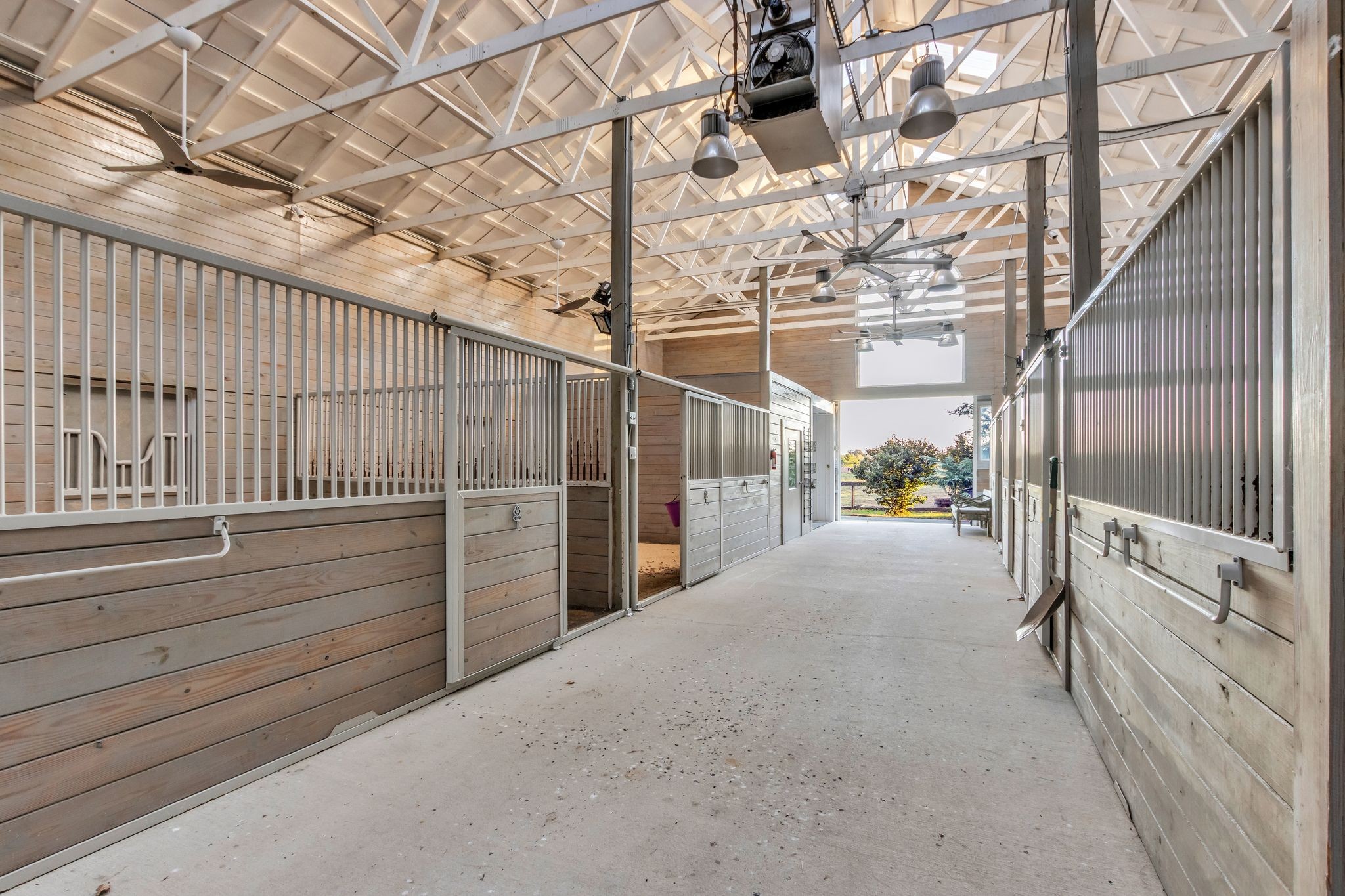 2942 Spanntown Road Arrington, TN 37014 - Photo 23 of 94 a view of a garage